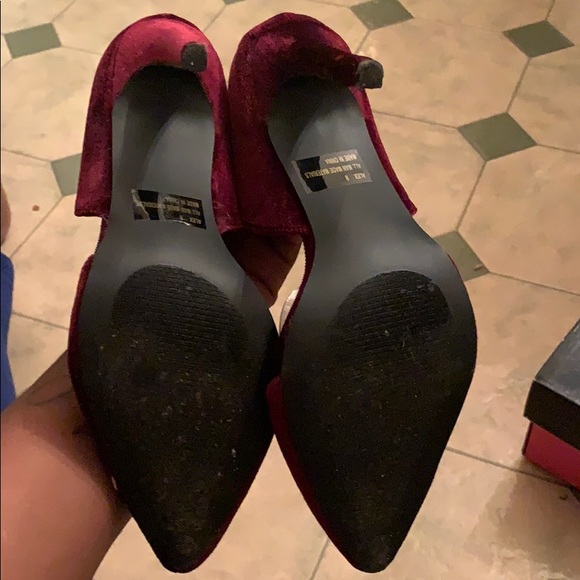 Velvet Berry Heels - Picture 2 of 3
